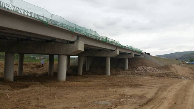 承建十天高速（十堰-天水）ST20二十标路基及桥梁