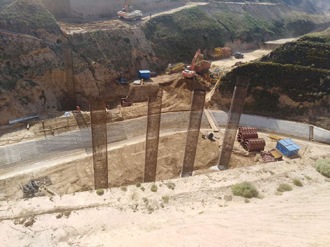 2018年5月景中高速JZ6下岘子墩柱施工