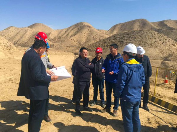 路投集团韩董一行视察景中高速施工现场