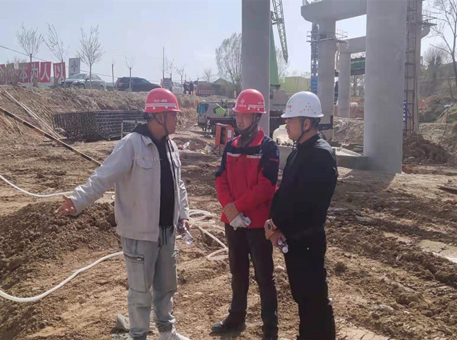 中心实验室杨主任检查现场